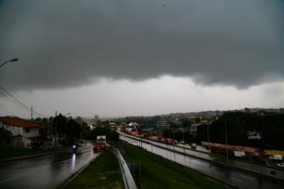 Paraná está sob alerta de tempestades até sexta (3)