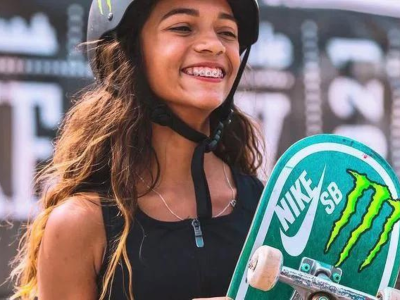 APÓS GARANTIR BRONZE NO SKATE, RAYSSA LEAL RETORNA AO COLÉGIO E GANHA HOMENAGEM