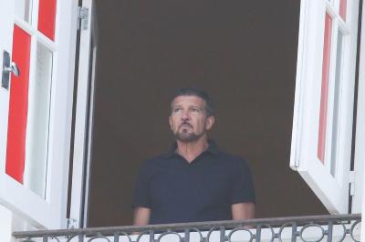 Antonio Banderas chega ao Brasil