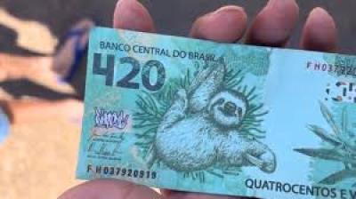 Nota falsa de R$ 420 com bicho-preguiça estampado é apreendida em Curitiba