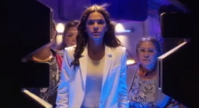 Bruna Marquezine ganha destaque no primeiro trailer de 'Besouro Azul';