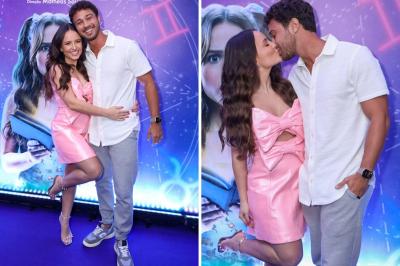 Larissa Manoela e André Luiz Frambach trocam beijam apaixonados no cinema