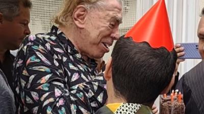 Silvio Santos reaparece para atender fãs que apareceram de surpresa na porta de sua casa 