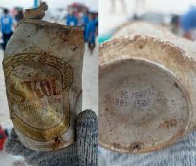 lata de cerveja é encontrada 32 anos após fabricação durante limpeza de praia